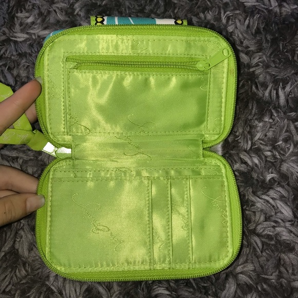 Vera Bradley wristlet - Picture 3 of 4